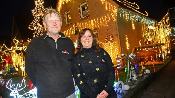 Sabine und Gerald Arndt haben in H&ouml;rstmar einen Weihnachtstraum erschaffen. - &copy; Nicole Ellerbrake