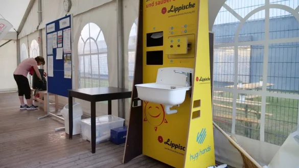 Das mit einer Hygienestation ausgestattete Trainingszelt auf dem Schützenplatz hat sich schon 2020 bewährt. Foto: Jörg Hagemann - © Jörg Hagemann