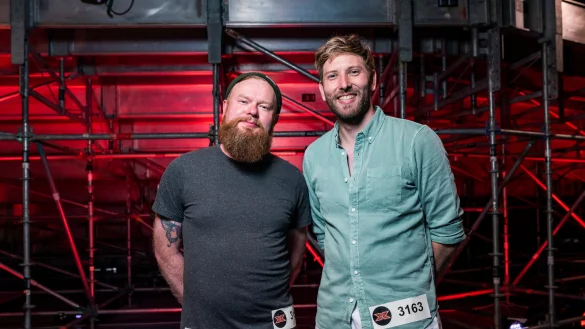 Michel Klein und Christian Scheer &uuml;berzeugen als Duo Scheer die Jury mit ihrer Interpretation von "Atemlos durch die Nacht". - &copy; Silviu Guiman/Sky/UFA