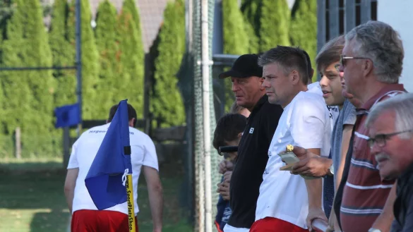 Trainer in Hagen-Hardissen: Michel Wi&szlig;mann (wei&szlig;es Shirt) und Andreas Reil (schwarzes Shirt). - &copy; Sebastian Lucas