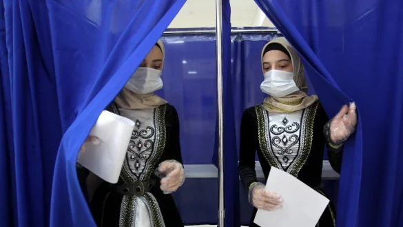 W&auml;hlerinnen in Russland - &copy; Foto: Musa Sadulayev/AP/dpa