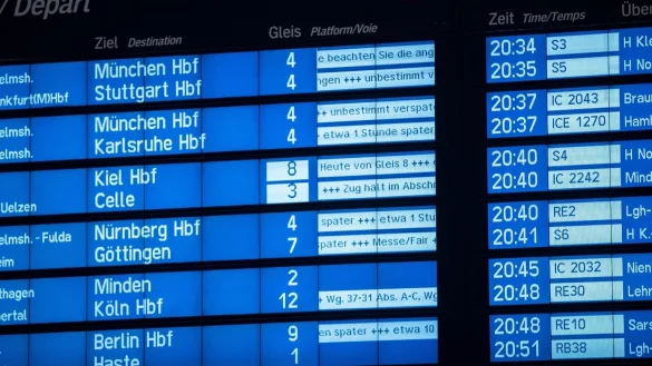 Versp&auml;tungen und Zugausf&auml;lle - &copy; Foto: Peter Steffen/dpa/dpa-tmn