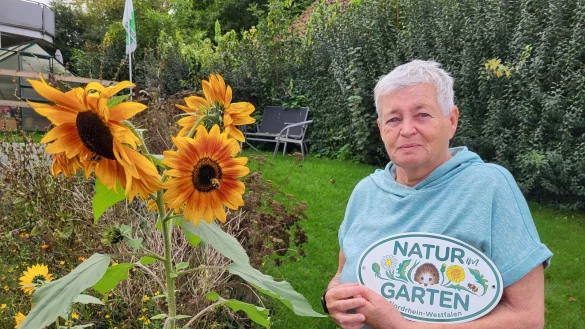 Der kleine Garten von Karin Frevert aus Lemgo wurde k&uuml;rzlich vom Verein Natur im Garten Nordrhein-Westfalen mit einer Plakette ausgezeichnet. - &copy; Freya K&ouml;hring