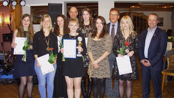 Sportlerehrung Kalletal: Das Team Kalletal 1 des RuF Kalletal wird f&uuml;r seinen Titel zum Lippischen Meister ausgezeichnet. - &copy; Wulf Daneyko