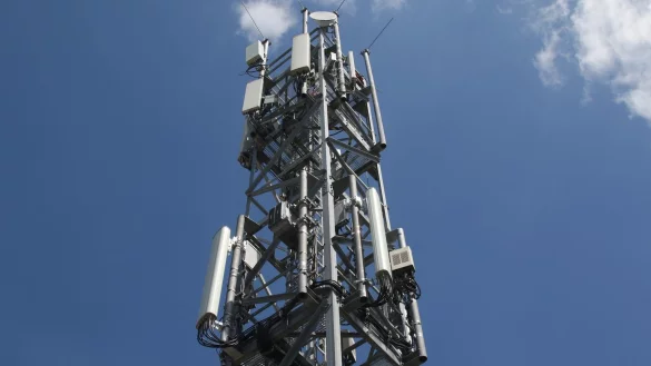 Antennen f&uuml;r 5G-Netz - &copy; Foto: Christoph Dernbach/dpa