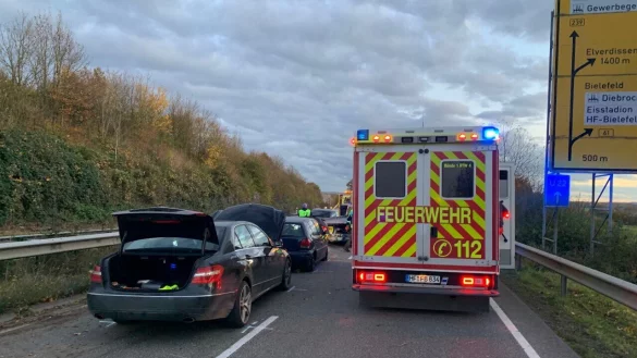 Vier Menschen wurden bei dem Unfall verletzt. - © Freitag Medien Gruppe