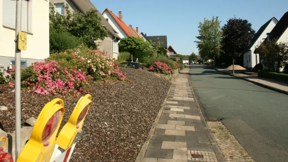 Sanierungsfall: Kanal, Wasserleitungen und Fahrbahndecke der Rosenstra&szlig;e sollen erneuert werden. - &copy; Sylvia Frevert