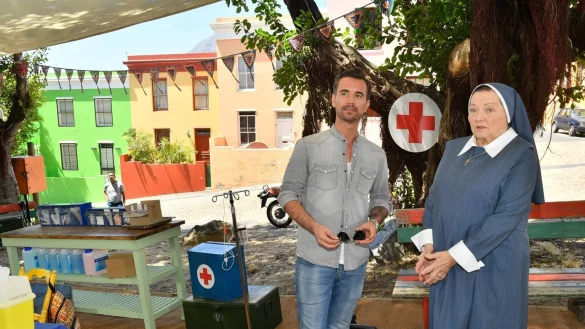 Das Traumschiff - Kapstadt - &copy; Foto: Dirk Bartling/ZDF/dpa