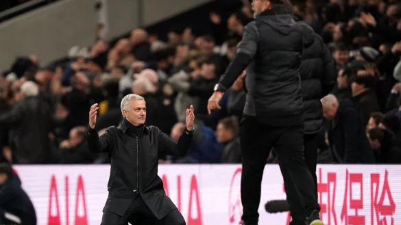 Kniefall - &copy; Foto: John Walton/PA Wire/dpa