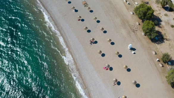 Strand bei Athen - &copy; Foto: Lefteris Partsalis/XinHua/dpa