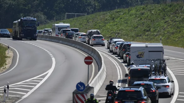 Stau - &copy; Foto: Felix K&auml;stle/dpa/Archiv