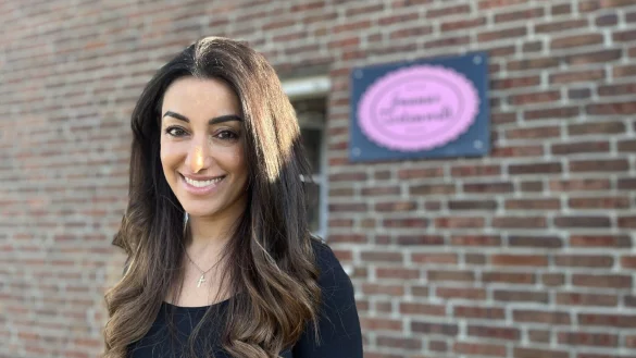 Azize &Uuml;nal (40) aus dem Kreis G&uuml;tersloh hat sich mit "Juanas Tortenwelt" selbstst&auml;ndig gemacht. Der Name ist ihrer 13-j&auml;hrigen Tochter gewidmet. - &copy; Lena Vanessa Bleck