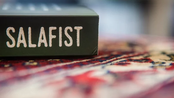 Fanatismus: Missionierende Salafisten rekrutieren ihre Anh&auml;nger auch in Deutschland. Immer mehr Jugendliche sind f&uuml;r die Botschaften der ultrakonservativen Str&ouml;mung innerhalb des Islams empf&auml;nglich, sagen Sicherheitsbeh&ouml;rden. - &copy; Christoph Schmidt/PICTURE ALLIANCE/dpa