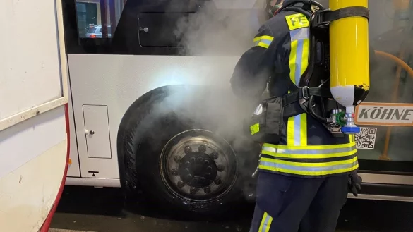 Unter dem Stichwort "Bremse von Bus brennt" wurde die Feuerwehr alarmiert. - &copy; Feuerwehr Bad Salzuflen