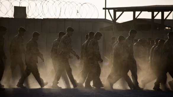 Abmarsch - &copy; Foto: Michael Kappeler/dpa/Archivbild