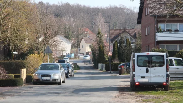 &Uuml;ber 200 Meter lang ist die Waldenburger Stra&szlig;e, die ausgebaut werden soll, bevor im n&auml;chsten Jahr die Sch&ouml;tmarsche Stra&szlig;e an der Reihe ist.&nbsp; - &copy; Cordula Gr&ouml;ne