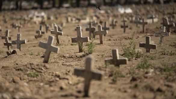 Kreuze - &copy; Foto: Silvia Izquierdo/AP/dpa