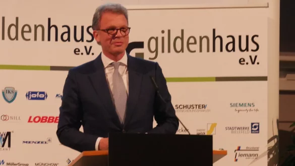 Der aus dem ostwestfälischen Bünde stammende Christian Sewing führt die Deutsche Bank. Am Donnerstagabend hat er bei einer Veranstaltung des Gildenhaus-Vereins in Gütersloh gesprochen. - © Jemima Wittig