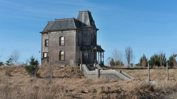 Mit dem Kauf dieser Immobilie und dem angrenzenden Motel sollte f&uuml;r Norma Bates und ihrem Sohn Norman ein neues Leben beginnen. - &copy; Pixabay