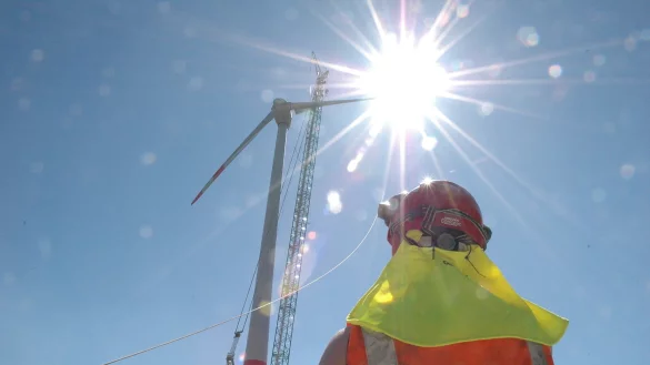Ob auf dem Teuto jemals Kr&auml;ne errichtet und Windkraftanlagen aufgebaut werden, ist nach dem Veto der Briten fraglicher denn je. - &copy; Manfred Brinkmeier - Archivfoto