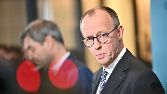 Haben viel vor: Friedrich Merz (r), CDU-Bundesvorsitzender und CDU/CSU-Fraktionsvorsitzender im Bundestag, und Markus S&ouml;der, CSU-Parteivorsitzender und Ministerpr&auml;sident von Bayern. - &copy; Sebastian Christoph Gollnow/dpa