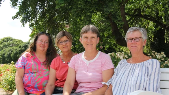 Für Sabine Mierbach, Petra Harms, Britta Petercord und Heike Lutter (v.l.) ist Dorothé Düpont zur Vertrauensperson geworden. Sie haben nur gute Erfahrungen mit ihrer Ärztin gemacht. - © Freya Köhring