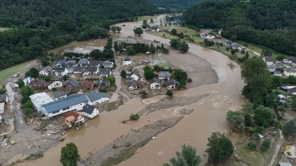 Hochwasser - &copy; Foto: Boris Roessler/dpa