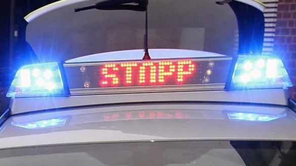 Ein Lastwagen ist auf ein Auto aufgefahren. - &copy; Bernhard Preu&szlig;