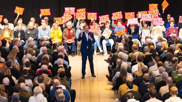 Christian Lindner kämpfte vor 750 Zuhörern und Zuhörerinnen im Bielefelder Lenkwerk um Stimmen. - © Mueller