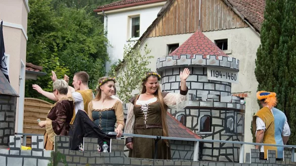 Ausnahmezustand im Detmolder Süden: Die Berlebecker Dorfgemeinschaft feiert drei Tage lang „50 Jahre Dorffest". Der Festumzug am Sonntag ist der Höhepunkt. Mehr als 50 Vereine machen mit. - © Bartling