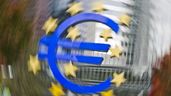 Euro-Symbol - &copy; Foto: Frank Rumpenhorst/dpa-tmn