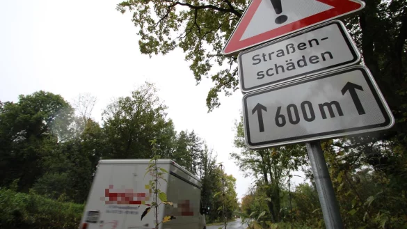 Die Landesstraße 962 ist in sehr schlechtem Zustand, das bemängelt die UWE schon seit Jahren. - © Archivfoto: Jens Rademacher