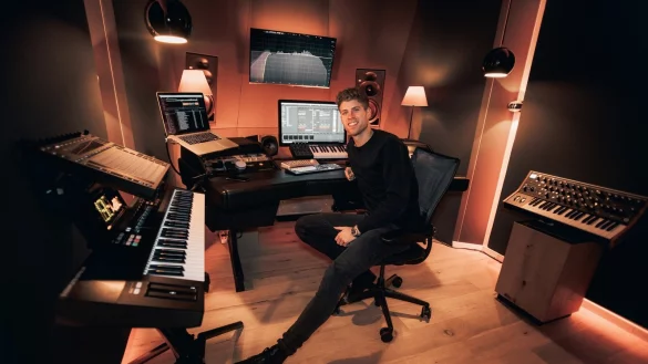 Matthias Richter alias "Tujamo" in seinem Tonstudio in Detmold. - &copy; Steffen Ohlheiser