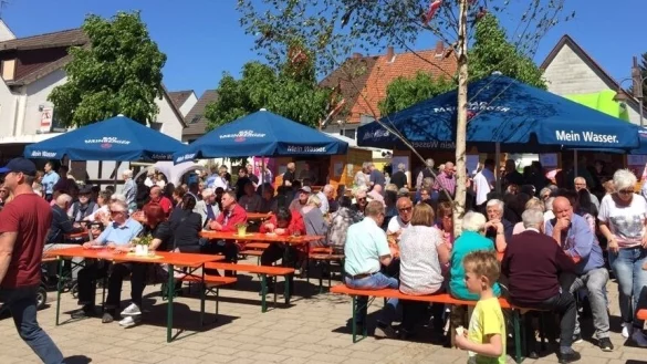 Das Barntruper Fischfest zieht jedes Jahr viele hungrige Gäste an. - © Marketingverein Barntrup