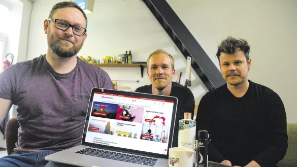 Gesch&auml;ft mit der Liebe: Wellington Estevo (v. l.), Gerhard Peters und Timon Rahn haben den ersten Sexshop nach christlichen Werten gegr&uuml;ndet. - &copy; Alexander Lange