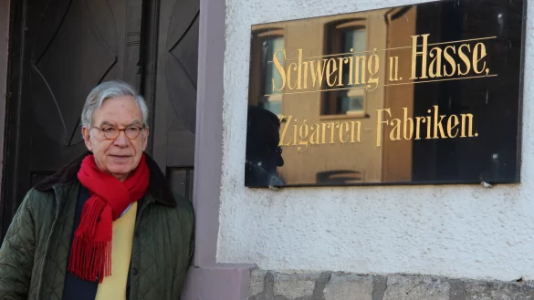 Von der Zigarre zu Kupferlackdr&auml;hten: &Uuml;ber 40 Jahre trug Ernst-Michael Hasse die unternehmerische Verantwortung f&uuml;r das L&uuml;gder Familienunternehmen Schwering & Hasse - und kennt den Wirtschaftsstandort Lippe wie kaum ein Zweiter. - &copy; Niklas B&ouml;hmer
