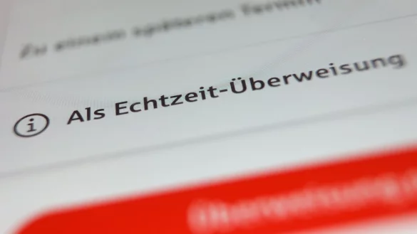 Wer in sekundenschnelle Geld transferieren m&ouml;chte, w&auml;hlt die Echtzeit&uuml;berweisung. Eine neue EU-Regelung sorgt f&uuml;r mehr Sicherheit. - &copy; Karl-Josef Hildenbrand/dpa