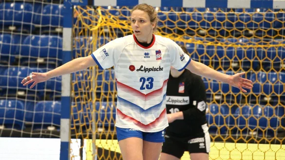 Blombergs Cara Hartstock breitet die Arme aus, um die Angriffe der Vipers zu stoppen. - &copy; Paul Cohen