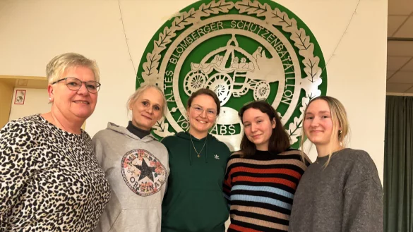 Doris Quoß, Sabine Gange, Sofia König, Alina Danger und Mandy Danger (von links) wären gern Teil eines Frauenrotts und warten für eine Gründung auf weitere interessierte Frauen. - © Nicole Ellerbrake