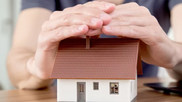 Den Hauskredit zus&auml;tzlich absichern? - &copy; Foto: Christin Klose/dpa-tmn