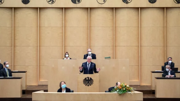 Steinmeier spricht im Bundesrat - &copy; Foto: Bernd von Jutrczenka/dpa