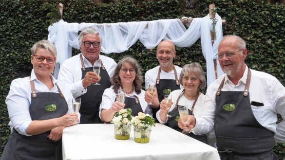 Von der kleinen Party bis zum großen Fest, ob drinnen oder draußen: Die Lippischen Land-Wirte freuen sich darauf, richten individuelle Feiern ausrichten. Als Gastgeber aus Leidenschaft kümmern sie sich um jedes Detail – während sich die Gäste einfach wohlfühlen und genießen. - © Andreas Barnekow