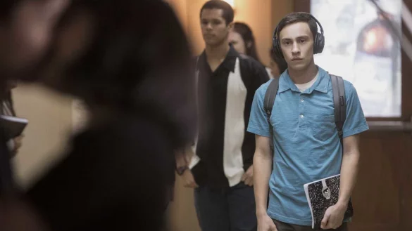 Der 18-j&auml;hrige Sam k&auml;mpft mit dem Erwachsenwerden. Die Herausforderungen f&uuml;r ihn sind allerdings anders als die seiner Freunde: er ist Autist. - &copy; Patrick Wymore/Netflix