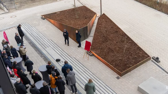 Blick von oben auf das Kunstwerk auf dem Innovation Campus, das eingeweiht wurde. - © TH OWL