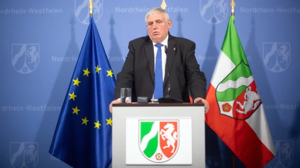 Karl-Josef Laumann (CDU), Gesundheitsminister von Nordrhein-Westfalen, spricht w&auml;hrend einer Pressekonferenz. - &copy; Federico Gambarini/dpa