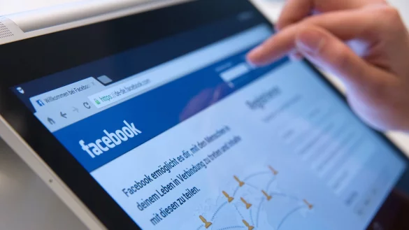 Facebook-Konto absichern - &copy; Foto: Andrea Warnecke/dpa-tmn