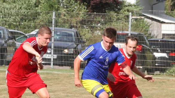 Das Saisoner&ouml;ffnungsspiel der Fu&szlig;ball-Kreisliga A Lemgo - &copy; Sebastian Lucas(LZ)