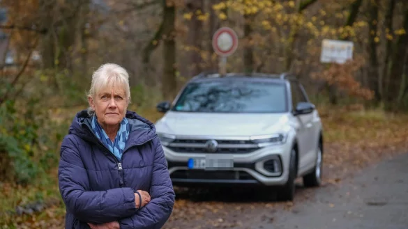 Mitten in freier Natur an einem einsamen Ort in Bielefeld-Sennestadt fand Iris Schulte ihr abgeschlepptes Auto wieder. - &copy; Andreas Zobe