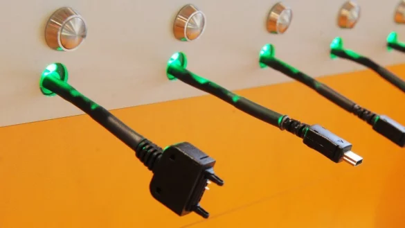 Ladeger&auml;te - &copy; Foto: Julian Stratenschulte/dpa