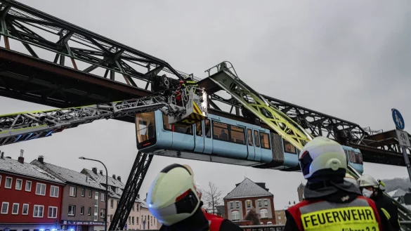 Schwebebahn in Wuppertal - &copy; Foto: Christoph Petersen/dpa